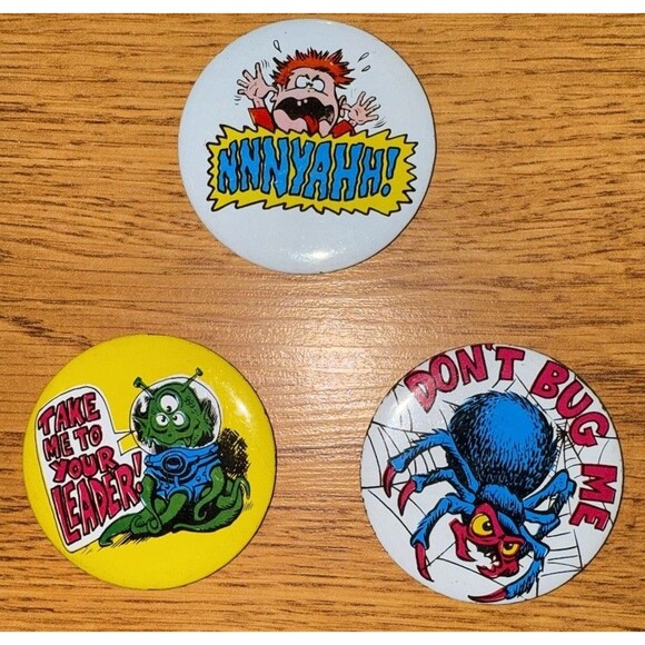Vtg Lot of 3 Metal Pinback Buttons 1970s Mid-Century 2" Spider Alien Humor Retro - Picture 1 of 5